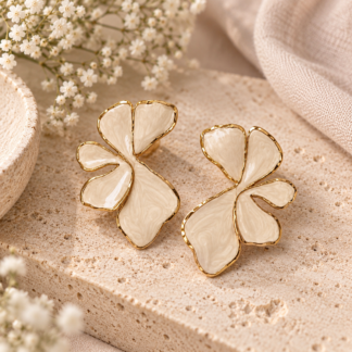 Leaves ear - sand